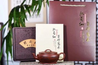 《大蘊漢瓦》宜興紫砂壺工藝美術師純手工底槽青泡茶壺漢瓦茶具 《大蘊漢瓦》宜興紫砂壺工藝美術師純手工底槽青泡茶壺漢瓦茶具