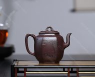 泉眼無(wú)聲惜細(xì)流，樹蔭照水愛(ài)晴柔。