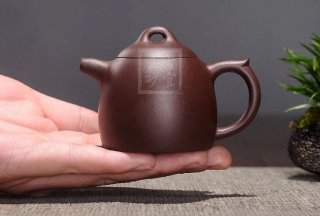 《秦權(quán)》宜興實(shí)力派名家手工秦權(quán)紫砂壺茶壺茶具紫泥 《秦權(quán)》宜興實(shí)力派名家手工秦權(quán)紫砂壺茶壺茶具紫泥