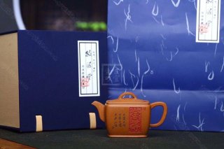 《四方鏡瓦》 《四方鏡瓦》