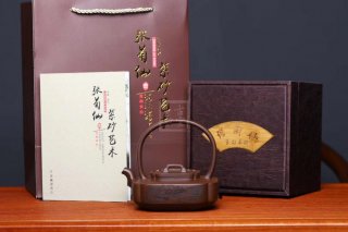 《抽角提梁》宜興紫砂壺紫泥全手工茶壺 《抽角提梁》宜興紫砂壺紫泥全手工茶壺