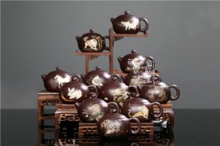 《十二生肖組壺》 《十二生肖組壺》