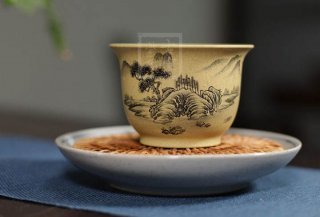 《山間韌松杯》 《山間韌松杯》