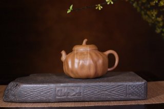 《矮荷韻》宜興紫砂壺工藝美術師手工段泥紫砂壺茶具 《矮荷韻》宜興紫砂壺工藝美術師手工段泥紫砂壺茶具