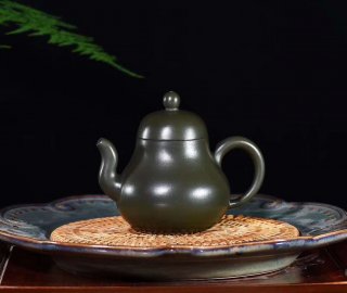 《思婷》宜興紫砂壺王鎮(zhèn)學(xué)原礦天青泥全手工 《思婷》宜興紫砂壺王鎮(zhèn)學(xué)原礦天青泥全手工