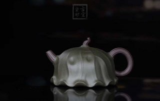 《荷葉》宜興名家紫砂壺工藝美術師手工民國綠,紫泥功夫茶具茶壺家用 《荷葉》宜興名家紫砂壺工藝美術師手工民國綠,紫泥功夫茶具茶壺家用