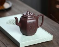 泉眼無(wú)聲惜細(xì)流，樹蔭照水愛(ài)晴柔。