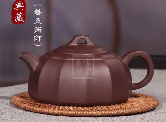 《井泉》宜興高級工藝美術師手工半月紫砂壺茶壺茶具紫泥 《井泉》宜興高級工藝美術師手工半月紫砂壺茶壺茶具紫泥