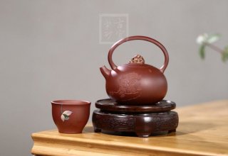 《太湖石提梁套裝》 《太湖石提梁套裝》